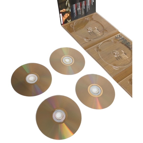 Mad Men Seasons 1 & 2 DVD Set - Picture 9 of 13